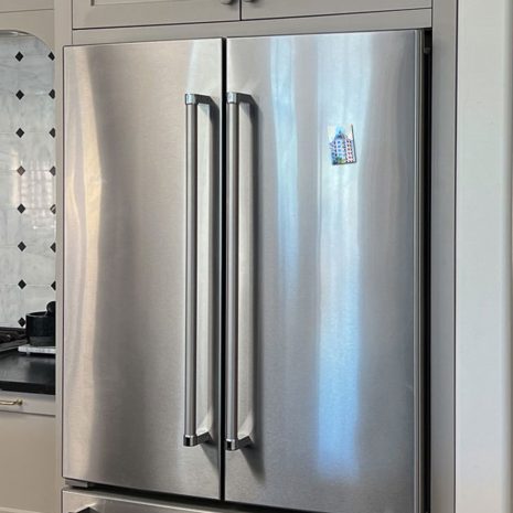 riviera-magnet-on-fridge