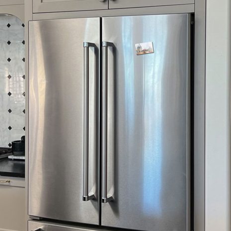 shanghai-disneyland-magnet-on-fridge